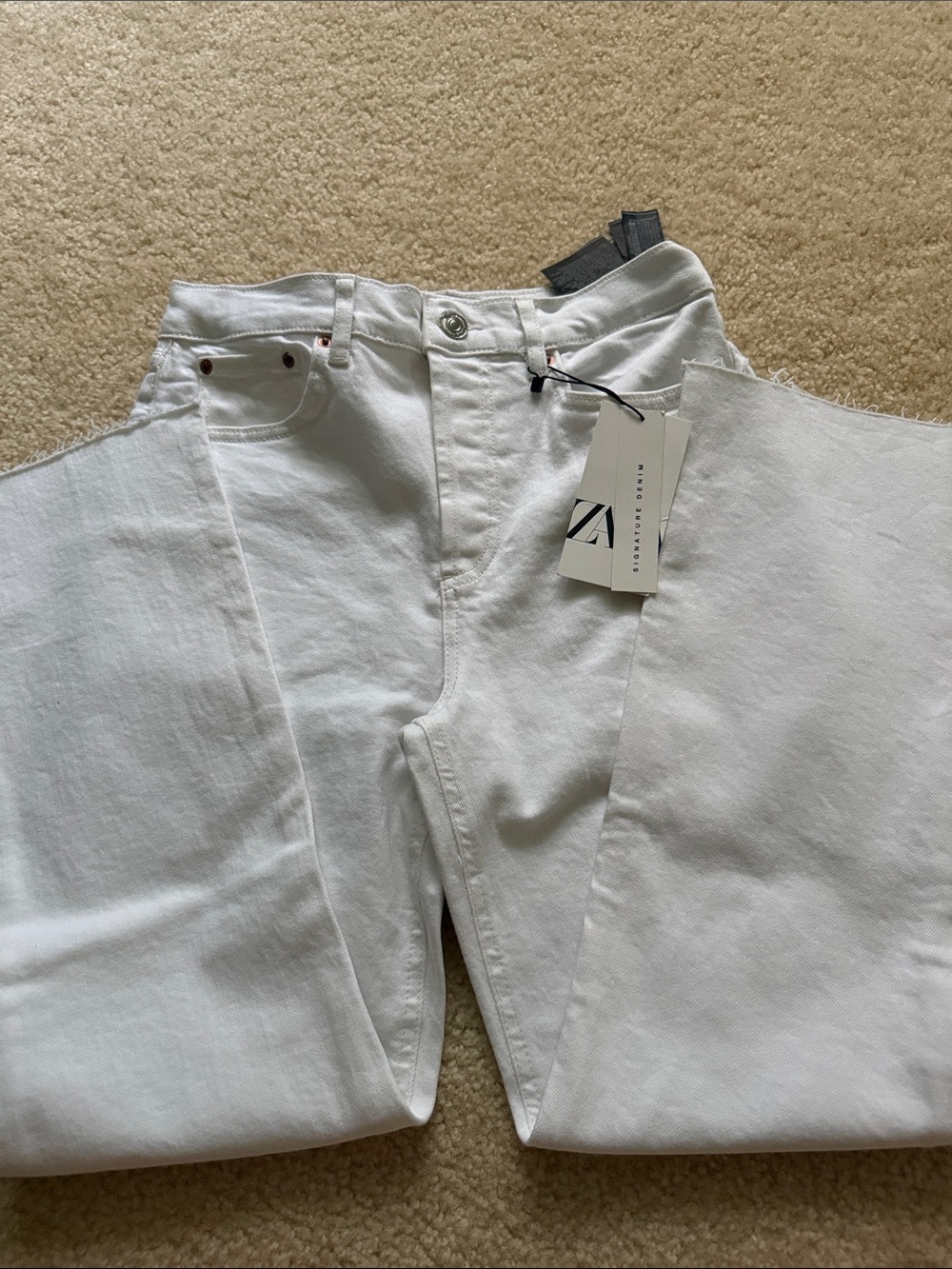 Brand new!!! Zara Off Women Dreed Flare Jeans size 6 99% cotton 1% Elastane